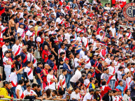 Foto: Barra: La Banda del Basurero &bull; Club: Deportivo Municipal