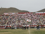 Foto: Barra: La Banda del Basurero &bull; Club: Deportivo Municipal