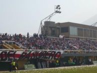 Foto: Barra: La Banda del Basurero • Club: Deportivo Municipal