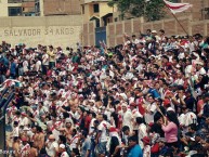 Foto: Barra: La Banda del Basurero • Club: Deportivo Municipal • País: Peru