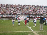 Foto: Barra: La Banda del Basurero • Club: Deportivo Municipal