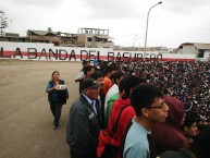 Foto: Barra: La Banda del Basurero • Club: Deportivo Municipal • País: Peru