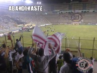 Foto: Barra: La Banda del Basurero • Club: Deportivo Municipal • País: Peru