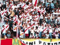 Foto: Barra: La Banda del Basurero • Club: Deportivo Municipal