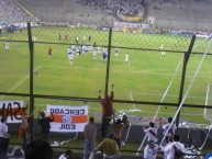 Foto: Barra: La Banda del Basurero • Club: Deportivo Municipal • País: Peru