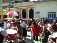 Foto: "LA BANDA DEL BASURERO EN IQUITOS" Barra: La Banda del Basurero • Club: Deportivo Municipal • País: Peru