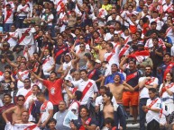 Foto: Barra: La Banda del Basurero • Club: Deportivo Municipal • País: Peru