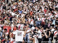 Foto: "La Banda Del Basurero Celebrando La Goleada 3-0 VS Universitario En El Clásico Moderno" Barra: La Banda del Basurero • Club: Deportivo Municipal • País: Peru