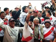 Foto: Barra: La Banda del Basurero • Club: Deportivo Municipal • País: Peru