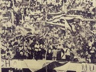 Foto: "Antigua Barra Echa Muni la primera barra del Peru en darla color a una tribuna" Barra: La Banda del Basurero • Club: Deportivo Municipal • País: Peru