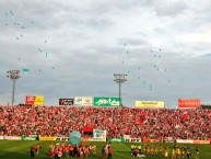 Foto: "Homenaje a Chapecoense" Barra: La Banda del Camion • Club: San Martín de Tucumán • País: Argentina