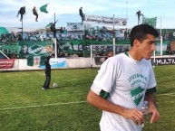 Foto: "Lechero los cobardes no hacen historia" Barra: La Banda del León • Club: Ituzaingó • País: Argentina