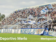 Foto: Barra: La Banda del Parque &bull; Club: Deportivo Merlo