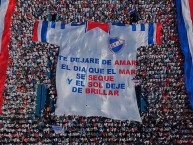 Foto: "TE DEJARE DE AMAR EL DIA QUE EL MAR SE SEQUE Y EL SOL DEJE DE BRILLAR" Barra: La Banda del Parque • Club: Nacional