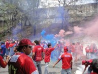 Foto: "afuera del estadio" Barra: La Banda del Rojo • Club: Municipal • País: Guatemala