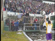 Foto: "Festejando el título de campeón en 2008" Barra: La Banda Marley • Club: Defensor