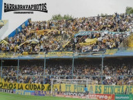 Foto: "En Arroyito 2013" Barra: La Banda Monstruo &bull; Club: Almirante Brown