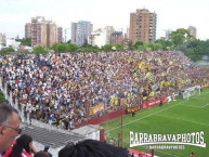 Foto: "En Morón 2004" Barra: La Banda Monstruo &bull; Club: Almirante Brown