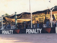 Foto: "En Mataderos" Barra: La Banda Monstruo &bull; Club: Almirante Brown