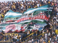 Foto: "En el Fragata con trapos robados" Barra: La Banda Monstruo &bull; Club: Almirante Brown