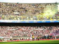 Foto: "En el Monumental 2011" Barra: La Banda Monstruo &bull; Club: Almirante Brown &bull; País: Argentina