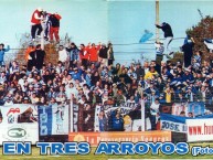 Foto: "En Tres Arroyos, Final para ascender a 1RA. Division, Año 2004" Barra: La Banda Tricolor &bull; Club: Almagro