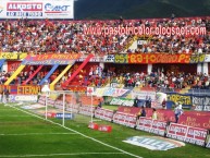 Foto: Barra: La Banda Tricolor • Club: Deportivo Pasto • País: Colombia