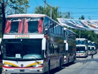 Foto: "Al mediodía partieron los micros con una larga caravana de hinchas para alentar al Grana en la final de la Copa Libertadores contra el Grêmio en Porto Alegre (21/11/2017)" Barra: La Barra 14 • Club: Lanús