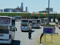 Foto: "Al mediodía partieron los micros con una larga caravana de hinchas para alentar al Grana en la final de la Copa Libertadores contra el Grêmio en Porto Alegre (21/11/2017)" Barra: La Barra 14 • Club: Lanús • País: Argentina