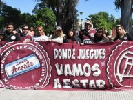 Foto: "Al mediodía partieron los micros con una larga caravana de hinchas para alentar al Grana en la final de la Copa Libertadores contra el Grêmio en Porto Alegre (21/11/2017)" Barra: La Barra 14 • Club: Lanús