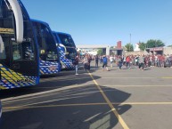 Foto: "Al mediodía partieron los micros con una larga caravana de hinchas para alentar al Grana en la final de la Copa Libertadores contra el Grêmio en Porto Alegre (21/11/2017)" Barra: La Barra 14 • Club: Lanús