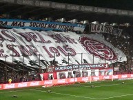 Foto: "Dueños de Sudamérica" Barra: La Barra 14 &bull; Club: Lanús