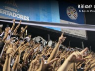 Foto: "Bombos y gente barras cantando" Barra: La Barra 79 • Club: Olimpia