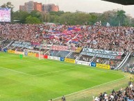 Foto: "Olimpia mostrando a los Xerristas los Trapos que fueron Robados" Barra: La Barra 79 • Club: Olimpia