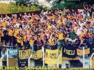 Foto: "Comu, contra san carlos, año 2005" Barra: La Barra de Agronomia &bull; Club: Club Comunicaciones