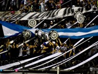 Foto: "La Barra De Caseros en el partido contra Sacachispas" Barra: La Barra de Caseros • Club: Club Atlético Estudiantes