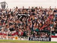 Foto: "La Barra De Caseros con trapos robados" Barra: La Barra de Caseros • Club: Club Atlético Estudiantes