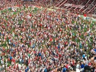 Foto: "La gente de Unión, festejando la permanencia en primera" Barra: La Barra de la Bomba • Club: Unión de Santa Fe