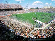 Foto: "Estadio Doble Visera" Barra: La Barra del Rojo • Club: Independiente • País: Argentina