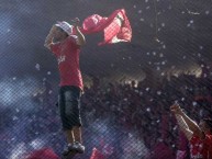 Foto: "ESTADIO DOBLE VISERA" Barra: La Barra del Rojo • Club: Independiente