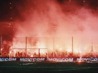 Foto: "ESTADIO DOBLE VISERA" Barra: La Barra del Rojo • Club: Independiente • País: Argentina