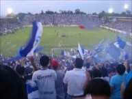 Foto: "SIEMPRE TRAS LA ALAMBRADA" Barra: La Demencia • Club: Celaya