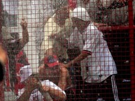 Foto: "El día que la hinchada de chacarita le robó la manguera a los bomberos" Barra: La Famosa Banda de San Martin • Club: Chacarita Juniors • País: Argentina