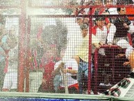 Foto: "El día que la hinchada de chacarita le robó la manguera a los bomberos" Barra: La Famosa Banda de San Martin • Club: Chacarita Juniors