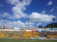 Foto: Barra: La Fiel Amarilla • Club: Once Municipal