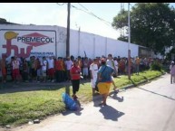 Foto: "Decían que a la avenida no íbamos a entrar le hicimos la caravana y entramos igual" Barra: La Gloriosa 22 • Club: Sarmiento de Resistencia