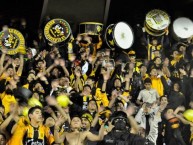 Foto: "The Strongests band in the Bolivian derby, el clásico boliviano" Barra: La Gloriosa Ultra Sur 34 • Club: The Strongest