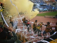 Foto: "Clásico boliviano / Bolivian derby" Barra: La Gloriosa Ultra Sur 34 • Club: The Strongest • País: Bolívia