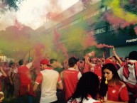 Foto: "Entrada al estadio" Barra: La Guardia Albi Roja Sur • Club: Independiente Santa Fe • País: Colombia