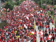 Foto: "Caravana de la hinchada cardenal" Barra: La Guardia Albi Roja Sur • Club: Independiente Santa Fe • País: Colombia